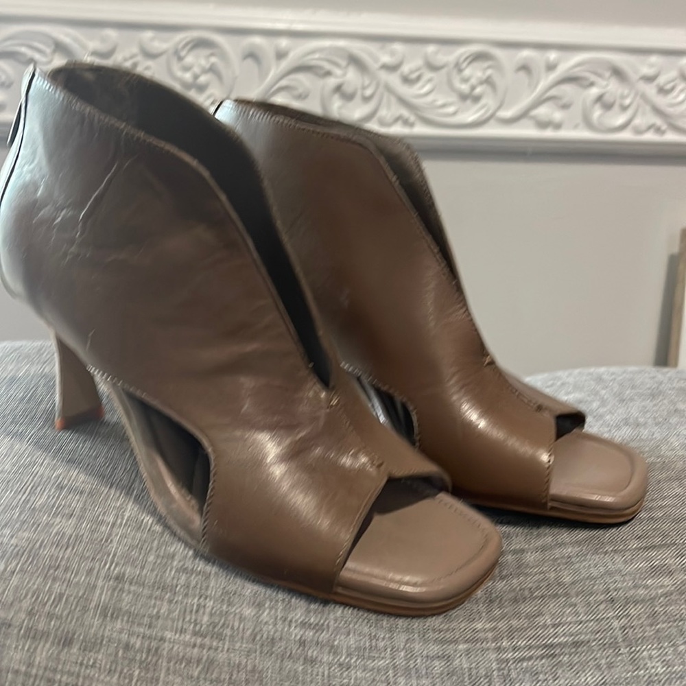 Vince Camuto JESILIA LEATHER ZIPPER ANKLE BOOTS